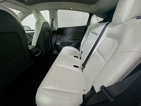 Used 2024 Tesla Model Y Long Range image 26