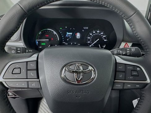 New 2026 Toyota Sienna XLE image 15