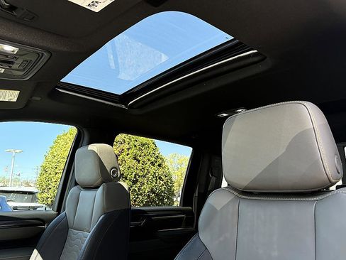 Used 2025 Chevrolet Silverado 2500 ZR2 w/ Technology Package image 18