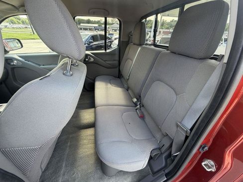 Used 2016 Nissan Frontier SV AWD/4WD image 11