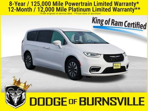 Used 2022 Chrysler Pacifica Touring-L w/ Uconnect Theater Family Group image 1