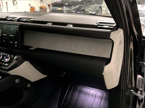 Used 2022 Land Rover Defender 110 SE image 13