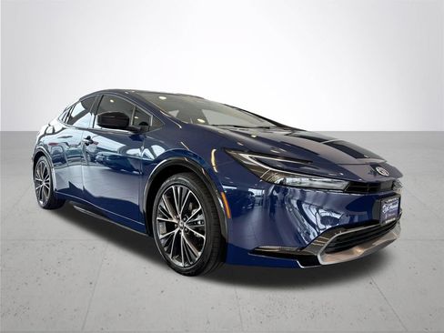 Used 2025 Toyota Prius XLE FWD image 5