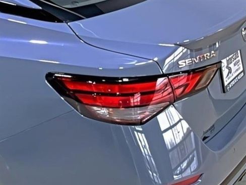Used 2025 Nissan Sentra SR FWD image 10