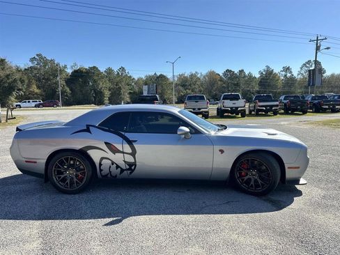 Used 2016 Dodge Challenger SRT Hellcat image 4