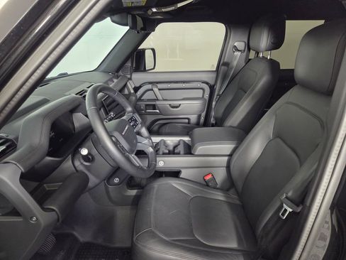 Used 2025 Land Rover Defender 130 X-Dynamic SE image 11