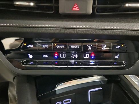 Used 2023 Buick Envision Essence AWD/4WD image 26