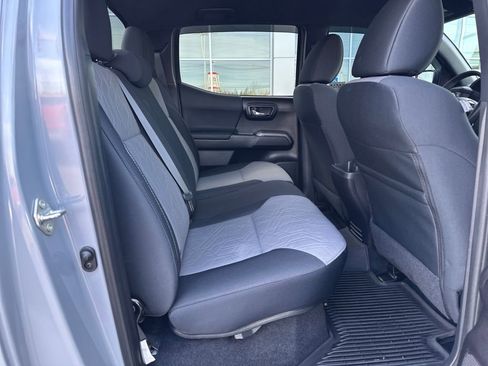 Used 2021 Toyota Tacoma TRD Off-Road image 15