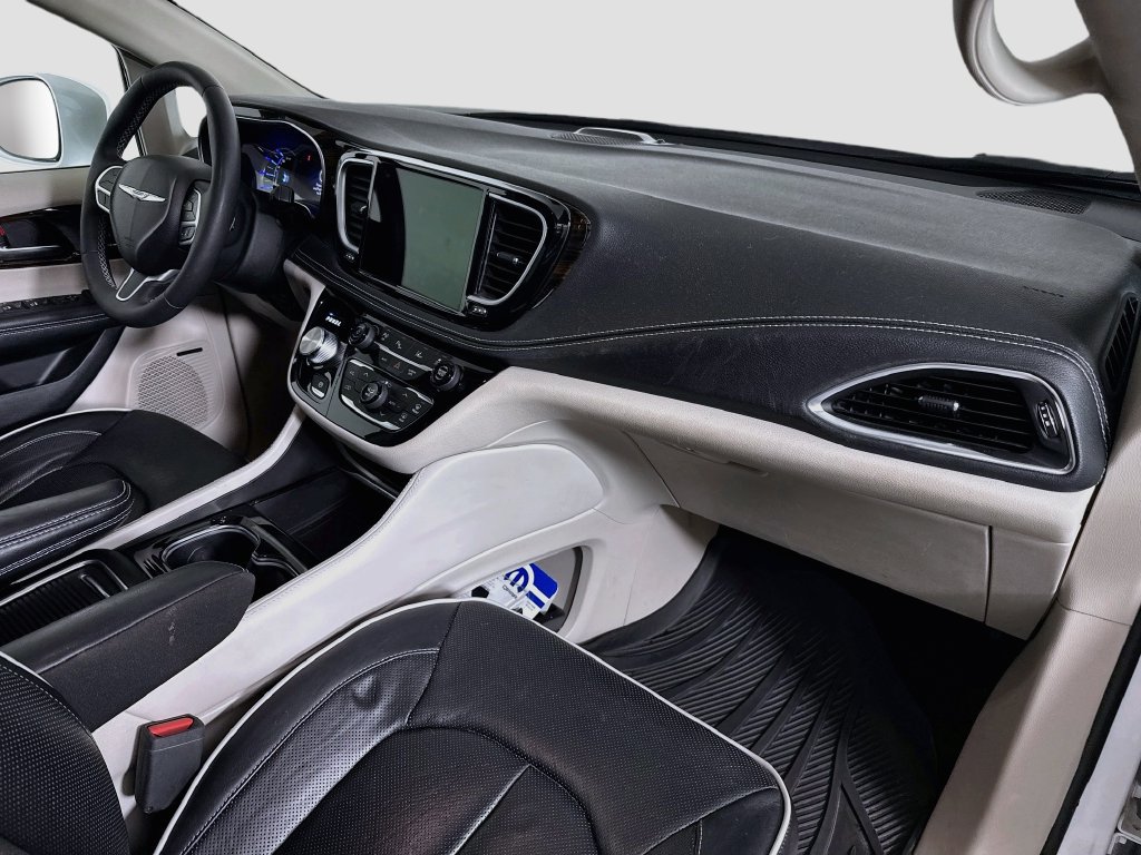 Used 2022 Chrysler Pacifica Limited FWD image 32