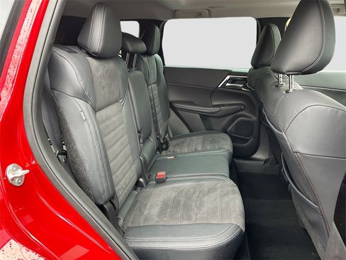 Used 2023 Mitsubishi Outlander SE image 26