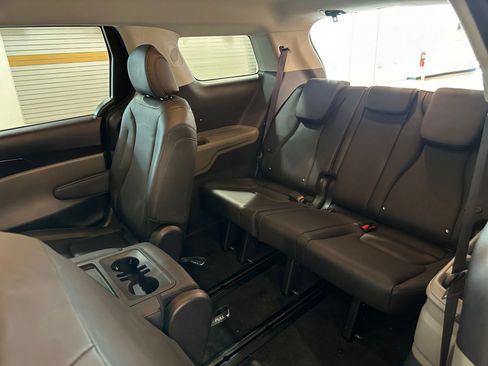 Used 2026 Kia Carnival FWD image 31