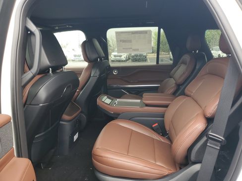 New 2026 Lincoln Navigator Reserve AWD/4WD image 27