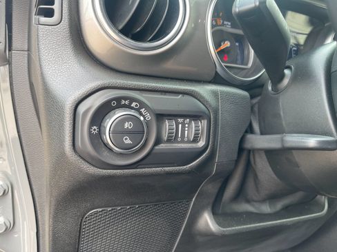Used 2021 Jeep Gladiator Overland AWD/4WD image 29