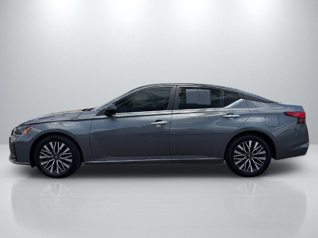 Used 2025 Nissan Altima 2.5 SV FWD image 8