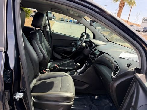 Used 2021 Chevrolet Trax LT w/ Sport Edition FWD image 14