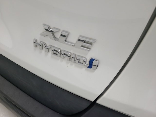 Certified 2022 Toyota RAV4 XLE w/ Carpet Mat Package (TMS) AWD/4WD image 8