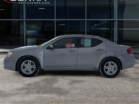 Used 2013 Dodge Avenger SXT image 2