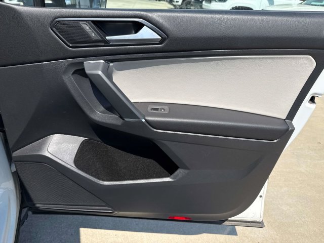 Used 2018 Volkswagen Tiguan SE FWD image 17
