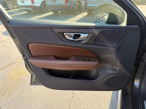 Used 2021 Volvo V60 T5 Cross Country w/ Lounge Package image 10