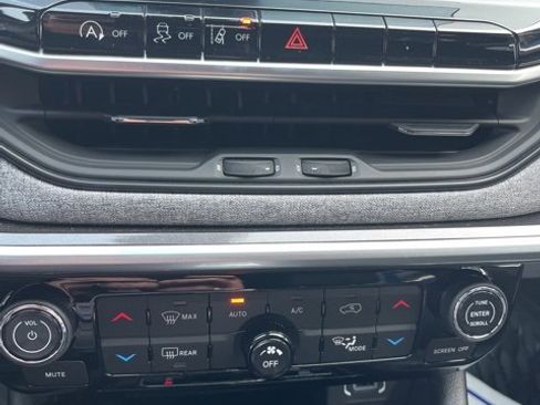 Used 2025 Jeep Compass Latitude w/ Convenience Group image 14