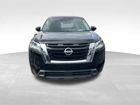 Used 2024 Nissan Pathfinder SV image 2