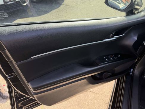 Used 2019 Toyota Camry SE image 8