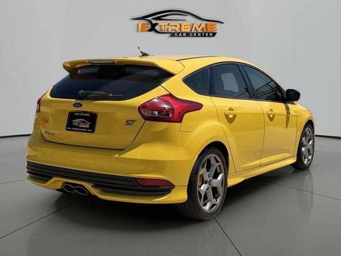Used 2017 Ford Focus ST FWD image 6