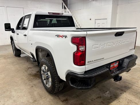 Used 2024 Chevrolet Silverado 2500 Custom AWD/4WD image 5