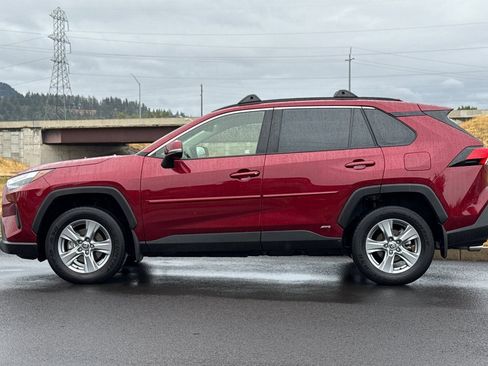 Used 2025 Toyota RAV4 LE AWD/4WD image 6