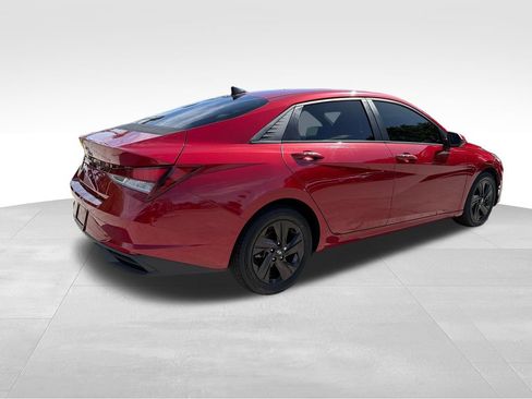 Used 2021 Hyundai Elantra SEL w/ Convenience Package FWD image 7
