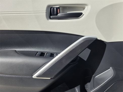 Used 2026 Toyota Corolla Cross L image 16