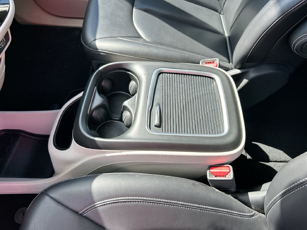 Used 2024 Chrysler Pacifica Touring-L FWD image 28