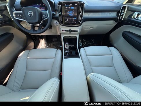 Used 2024 Volvo XC40 B5 Plus w/ Protection Package Premier image 16