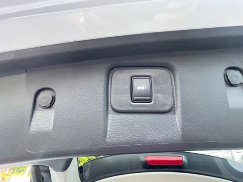 Used 2024 Nissan Murano SL AWD/4WD image 16
