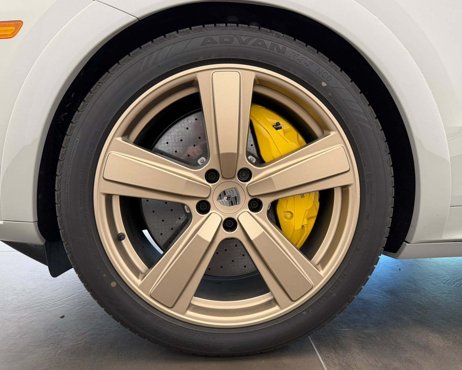 Used 2025 Porsche Cayenne Turbo AWD/4WD image 42