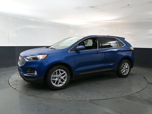 Used 2024 Ford Edge SEL w/ Convenience Package AWD/4WD image 2