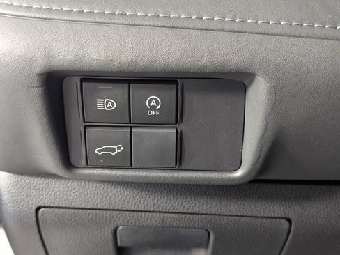 Used 2023 Toyota Highlander LE FWD image 14