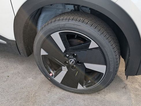 New 2025 Nissan Kicks SR image 3