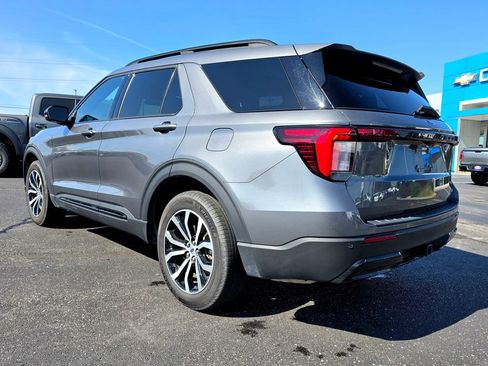 Used 2025 Ford Explorer ST-Line AWD/4WD image 4