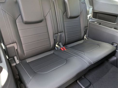 New 2025 Volkswagen Atlas SEL image 32