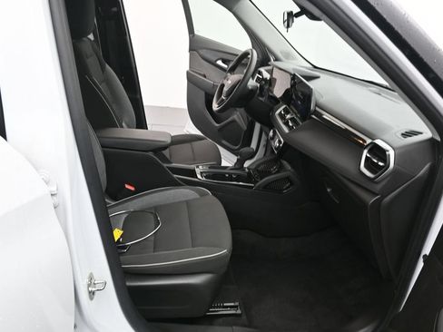 Used 2024 Chevrolet TrailBlazer LT FWD image 19