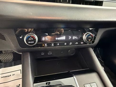 Used 2024 Mitsubishi Outlander SE AWD/4WD image 36