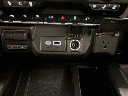 Used 2019 Chevrolet Silverado 1500 High Country AWD/4WD image 17
