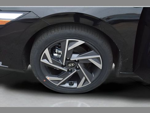 New 2026 Hyundai Elantra Limited FWD image 8