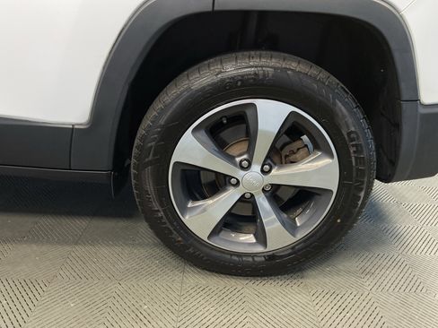 Certified 2019 Jeep Cherokee Limited image 33
