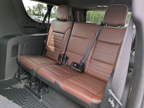 Used 2023 GMC Yukon XL Denali Ultimate w/ LPO, Floor Liner Package AWD/4WD image 17