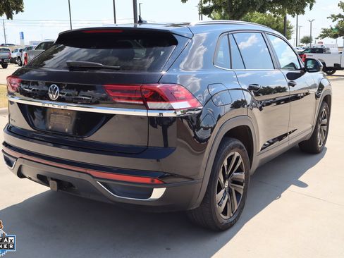 Used 2023 Volkswagen Atlas Cross Sport SE w/ Panoramic Sunroof Package FWD image 3