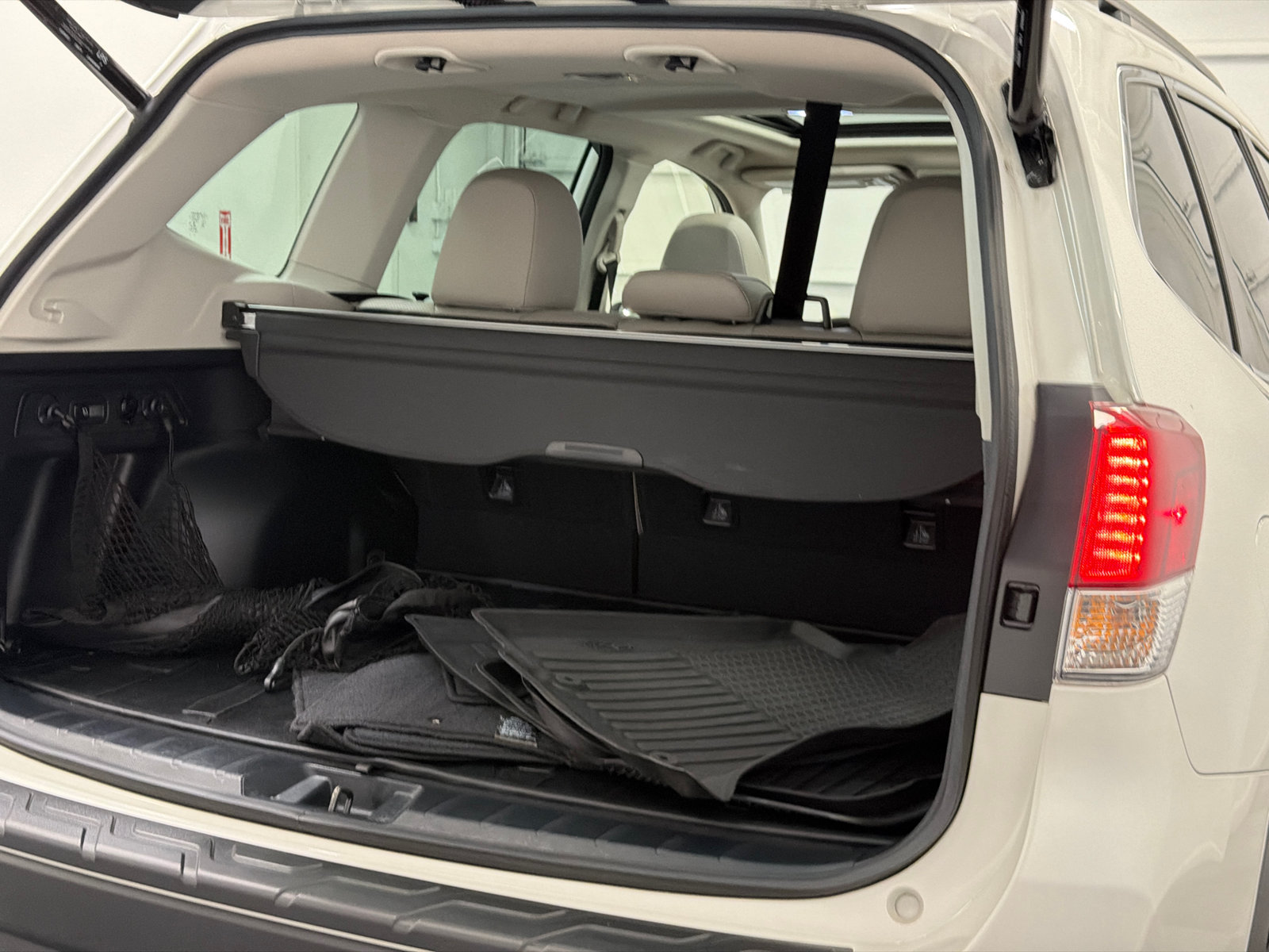 Used 2023 Subaru Forester Limited w/ Popular Package #2 AWD/4WD image 9