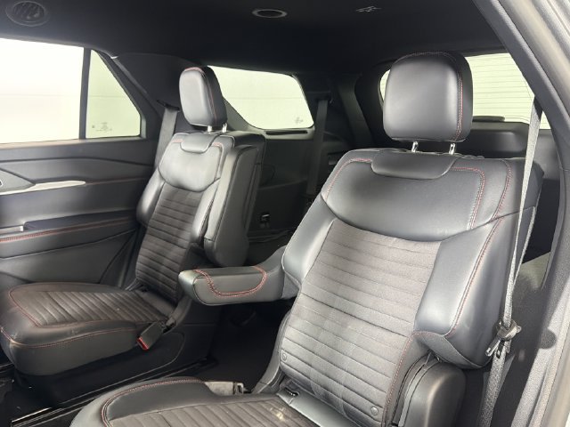 Used 2026 Ford Explorer ST-Line w/ ST-Line Street Pack RWD image 16