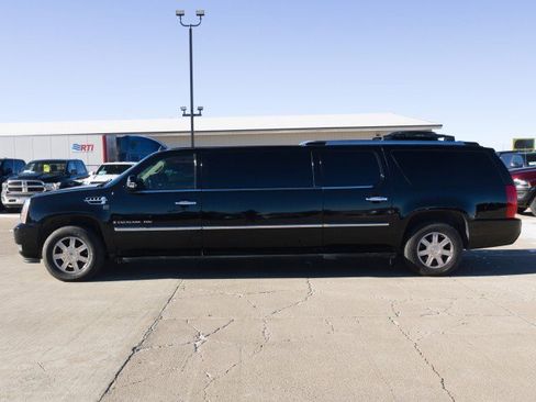Used 2009 Cadillac Escalade ESV AWD w/ Livery Package image 3